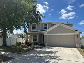 Building Photo - Beautifully maintained two-story home with...