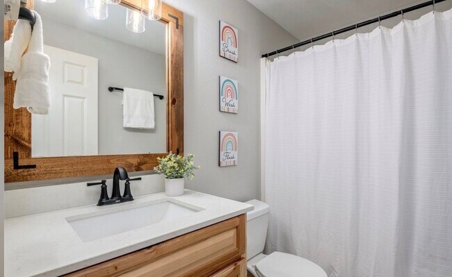 Building Photo - 16669 Rainier View Dr SE