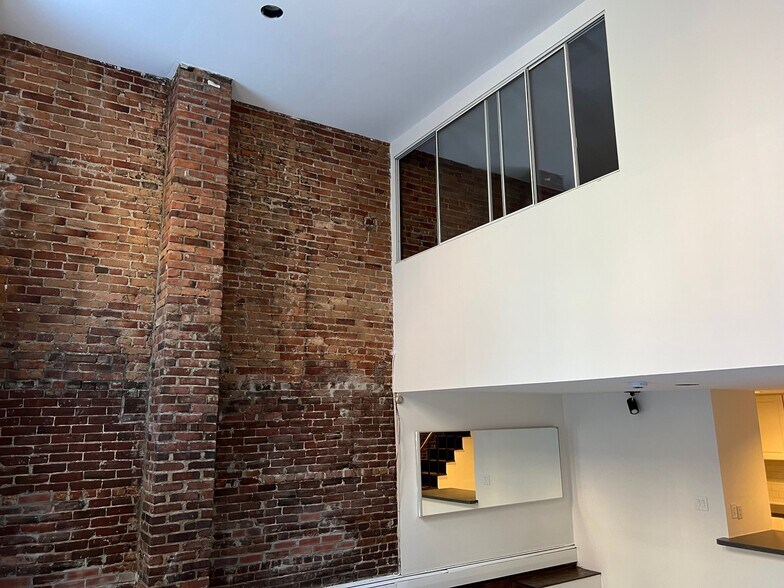 Living Room - 85 Appleton St