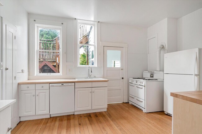 Building Photo - 1168 Church St