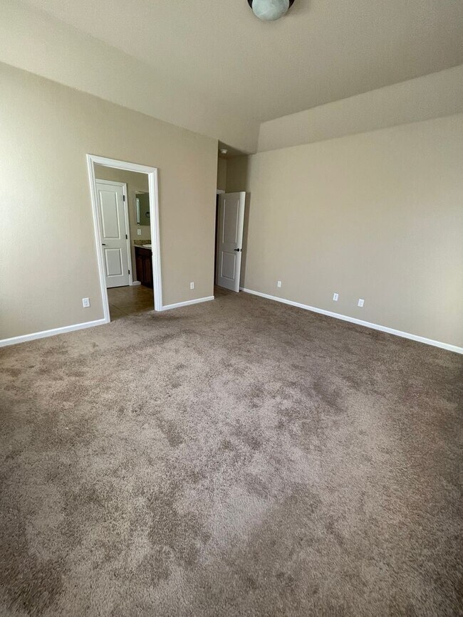 Building Photo - Kiley Ranch 3 bedroom 2 bath- Available NOW