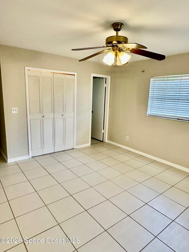 Building Photo - 335 Paradise Blvd