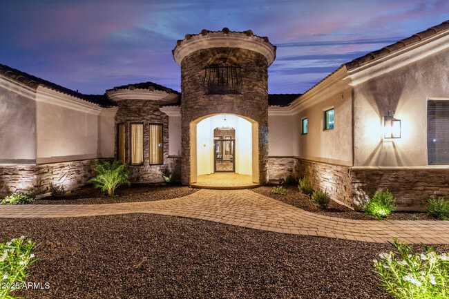 Building Photo - 2506 S 186th Dr