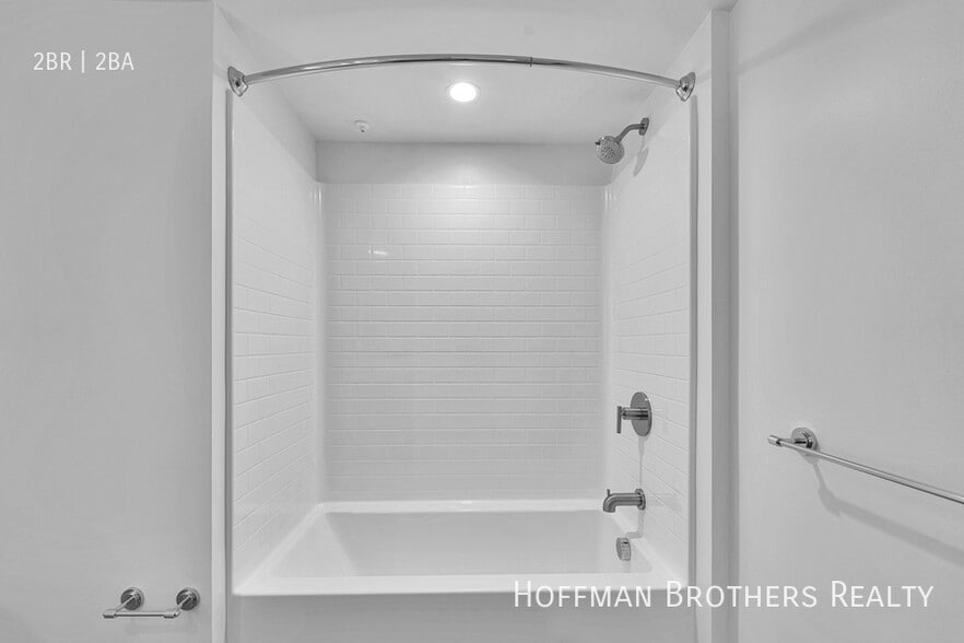 Building Photo - 1240 Magnolia Ave