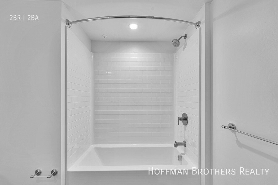 Building Photo - 1240 Magnolia Ave