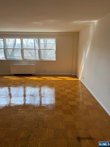 Building Photo - 39 E 39th St