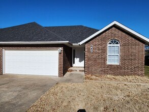 Building Photo - Spacious 2-Bedroom, 2-Bathroom Home AVAILABLE NOW!!