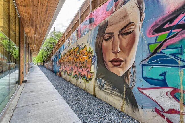 Building Photo - 900 S 1st St