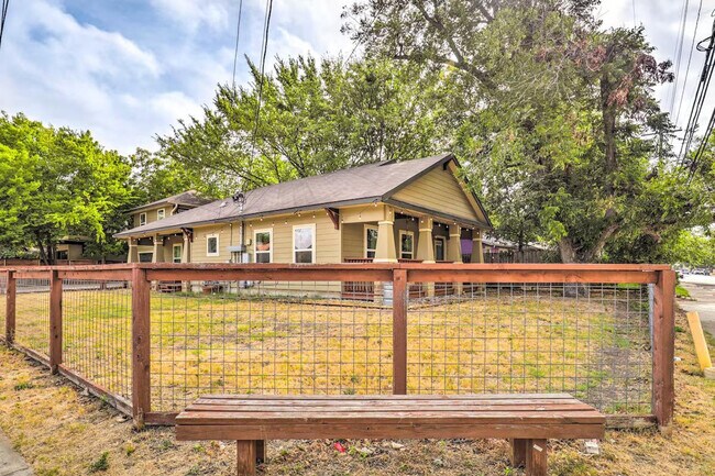 Building Photo - 3600 Govalle Ave