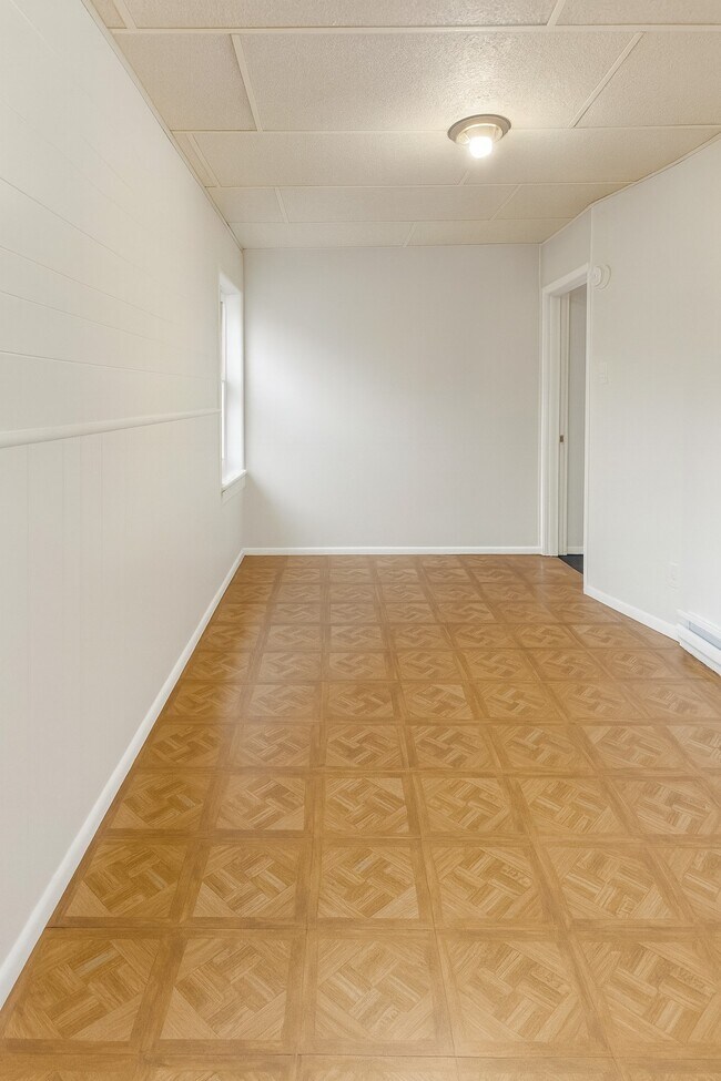 Building Photo - 496 3rd Ave