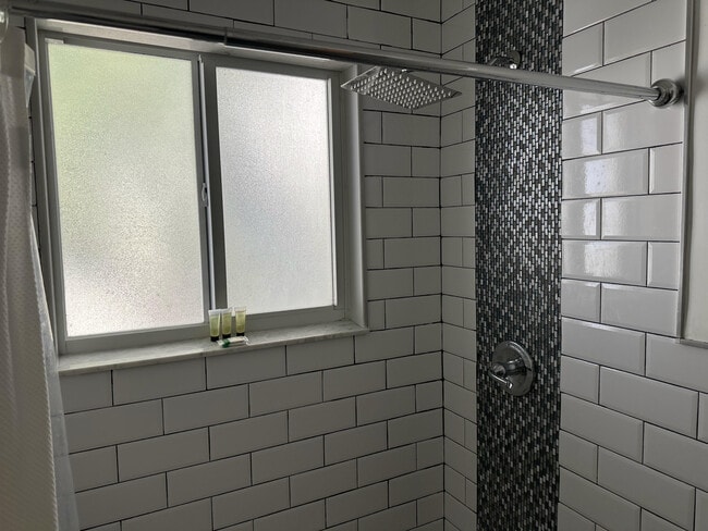 Building Photo - 1258 Beach Rd