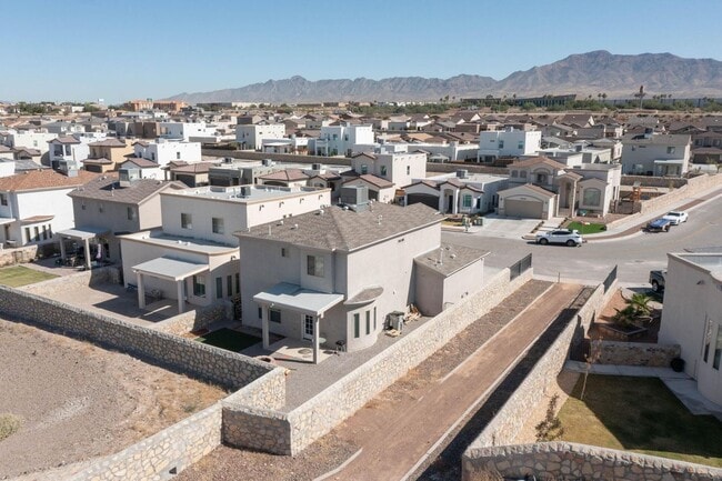 Building Photo - Westside area Rental (Completely Furnished) Beautiful 3 bed/2.5 baths