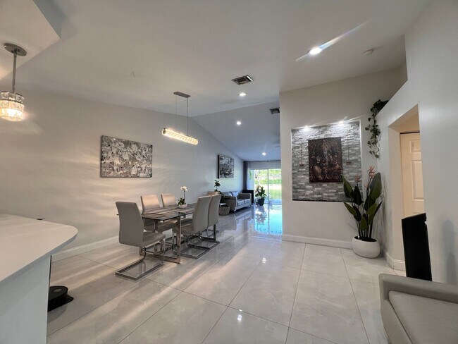 Building Photo - Fantastic, Weston Waterfront 3/2 PLUS Office in Gated Savanna