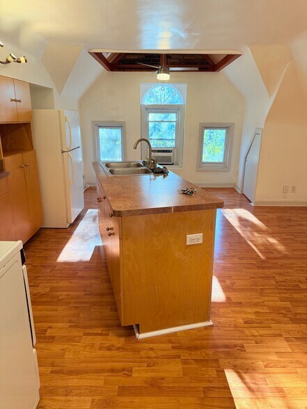 Building Photo - 801 Rubel Ave