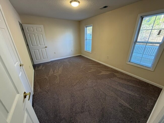 Building Photo - Beautiful 2 Bed 2 Bath Villa with 1 Car Ga...