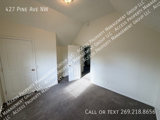 Building Photo - 427 Pine Ave NW