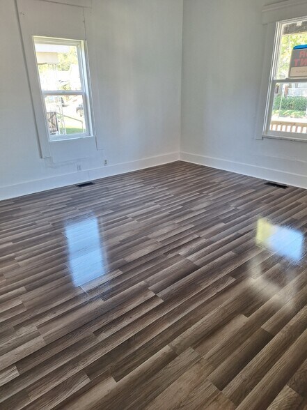 Building Photo - 515 W Franklin St