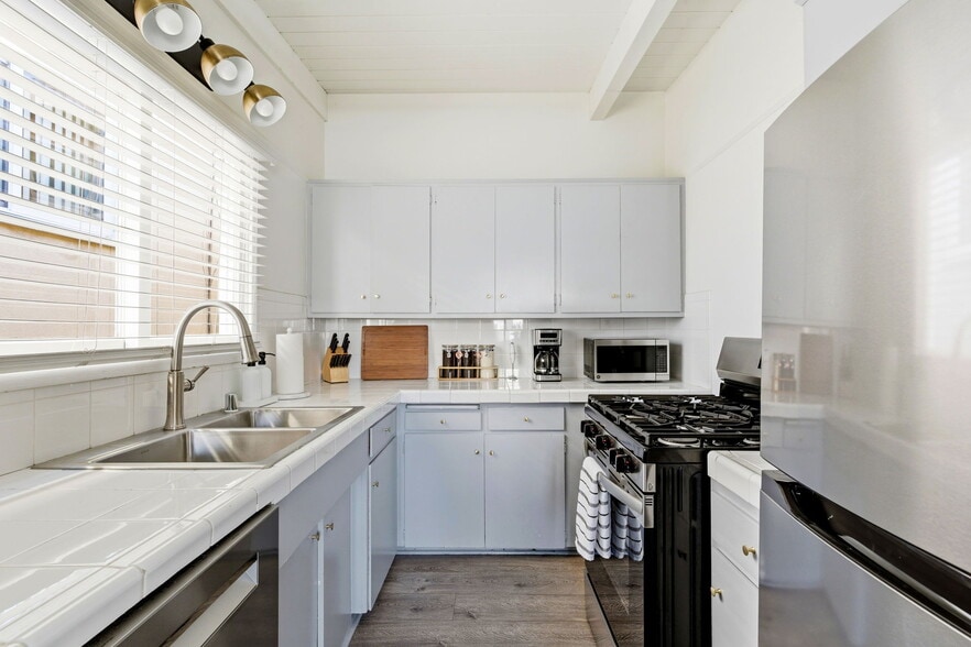 Building Photo - 121 Rosecrans Pl