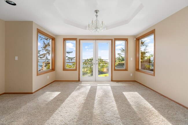Building Photo - One Acre of Gorgeous Views and a Spacious ...