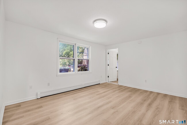 Building Photo - 112 Woodbine St