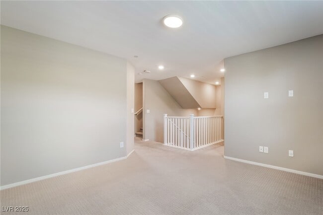 Building Photo - 25 Lomita Heights Dr