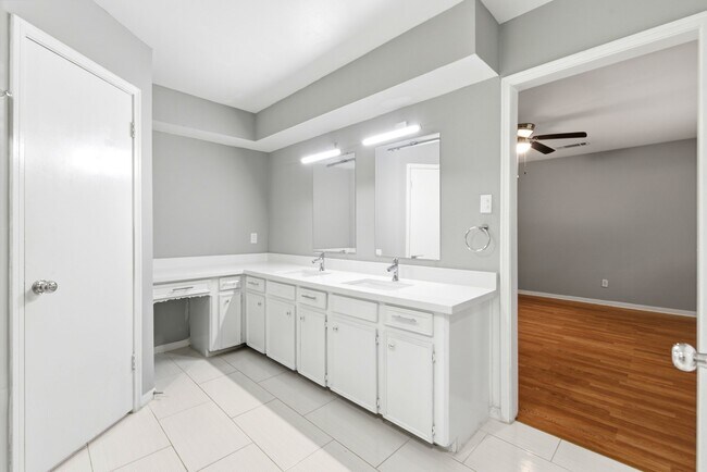 Building Photo - 7902 Lichen Ln