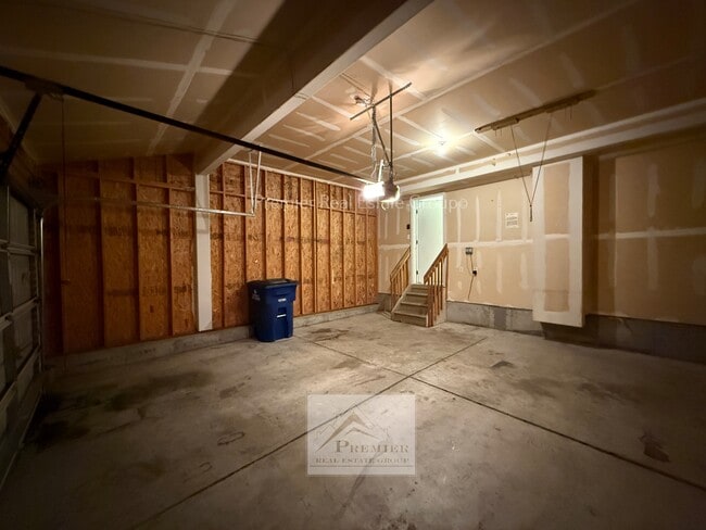 Building Photo - 7395 Creekfront Dr