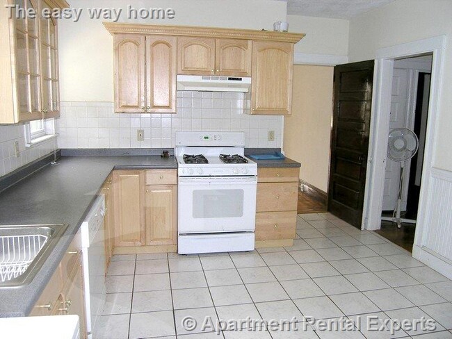 Building Photo - 183 College Ave