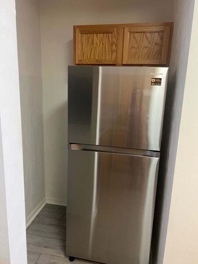 Building Photo - Spacious townhome in Kensington North