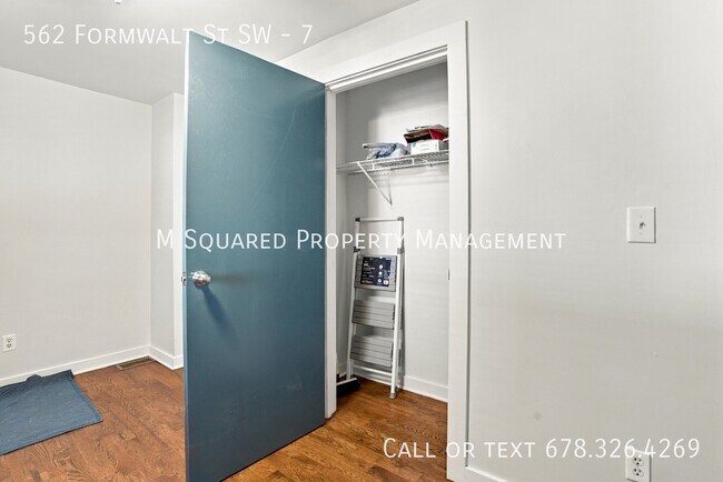 Building Photo - 562 Formwalt St SW