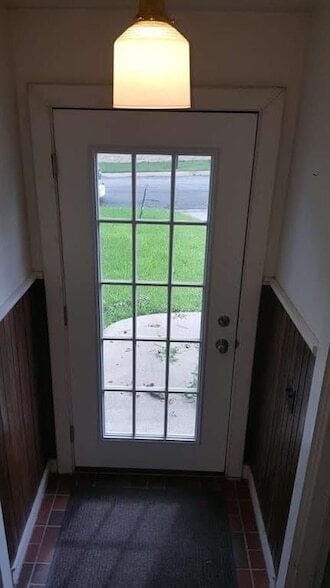 Building Photo - 316 1/2 E 7th Street Unit