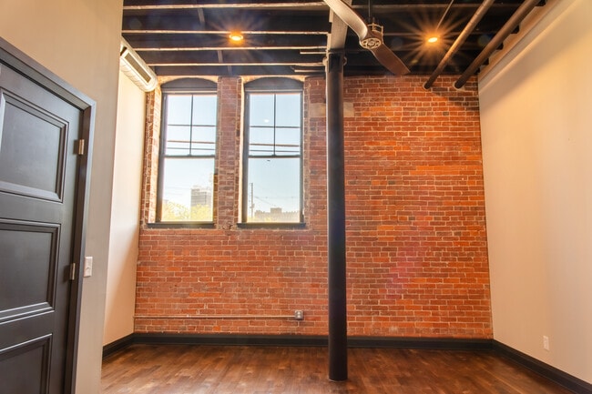 Building Photo - 401 NW 2nd St