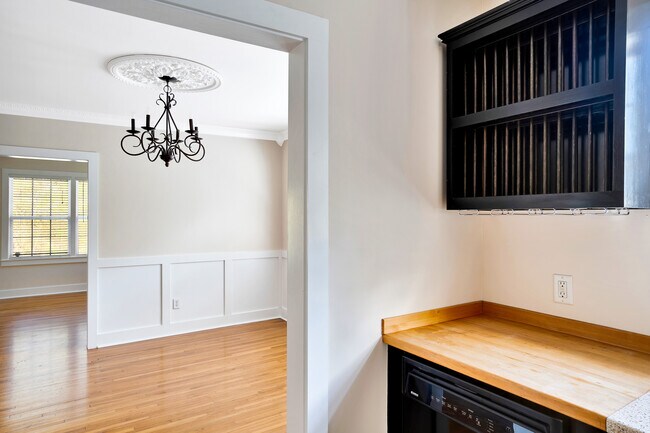 Building Photo - 1607 Knickerbocker Ave