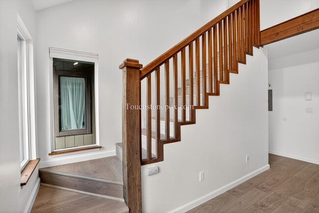 Building Photo - Updated 1BD/1BA Condo in Portland’s West Hills w/ Carport & Private Balcony