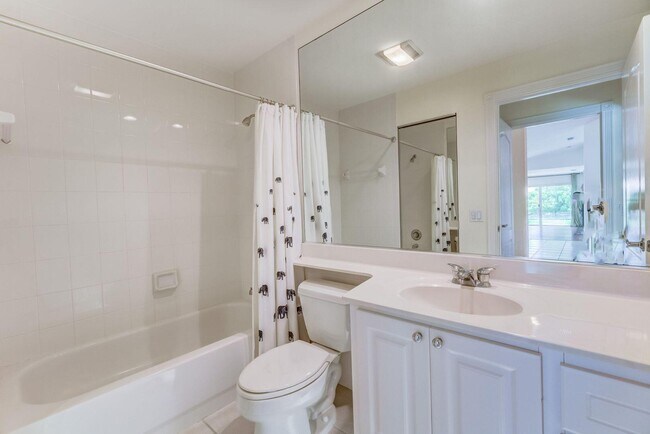 Building Photo - 923 Magdalena Rd