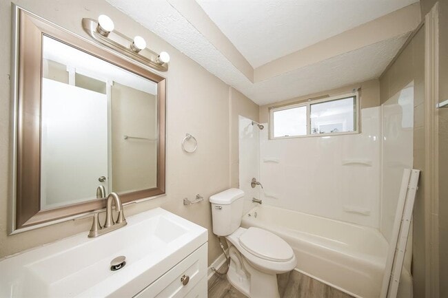 Building Photo - 5025 Brookdale Dr
