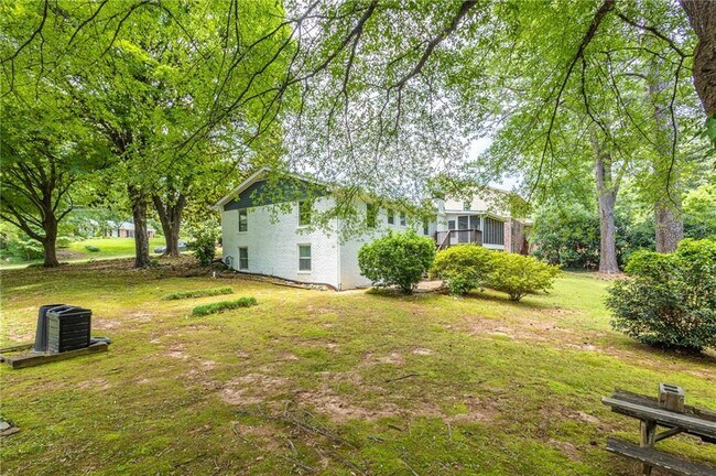 Building Photo - 2519 Lauderdale Dr NE