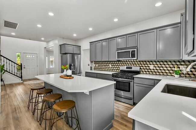Building Photo - ? Spacious Snohomish Home with Luxury Features & Room to Live! ?