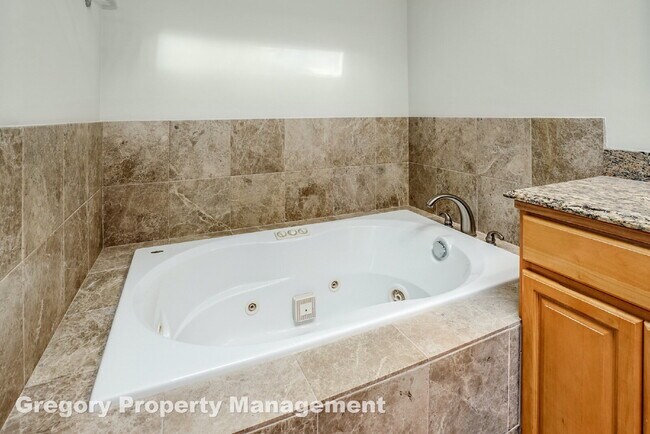 Building Photo - Outstanding Lake Sammamish Views. Private ...