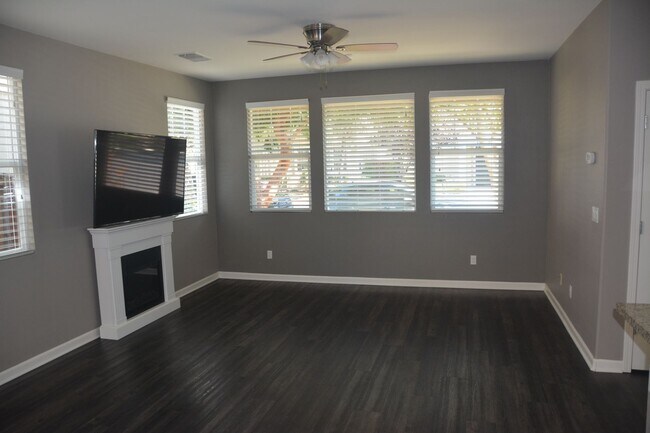 Building Photo - 321 MacArthur Way