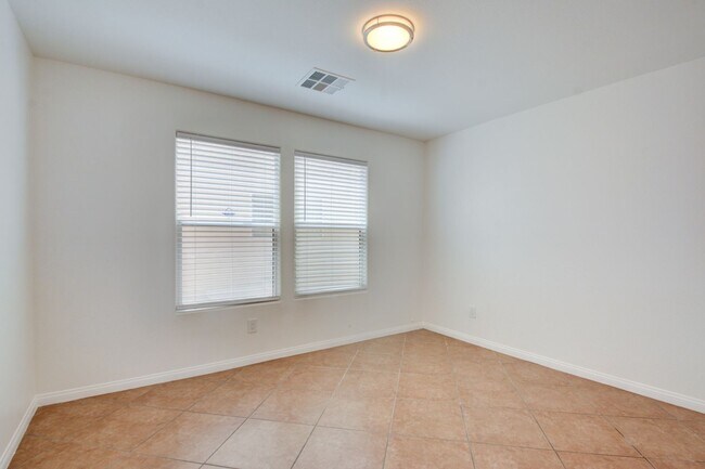 Building Photo - Fabulous 3 bed/2.5 bath two-story home in ...