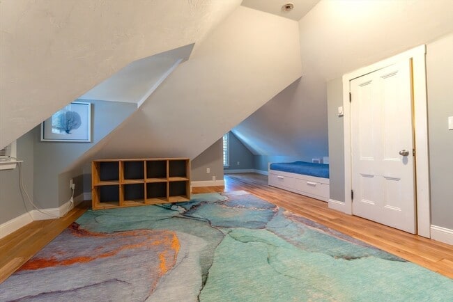 Building Photo - 118 Newburg St