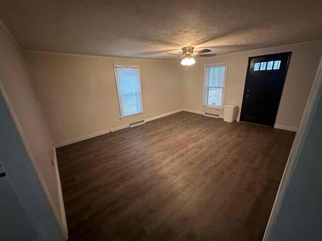 Building Photo - 713 Pine St