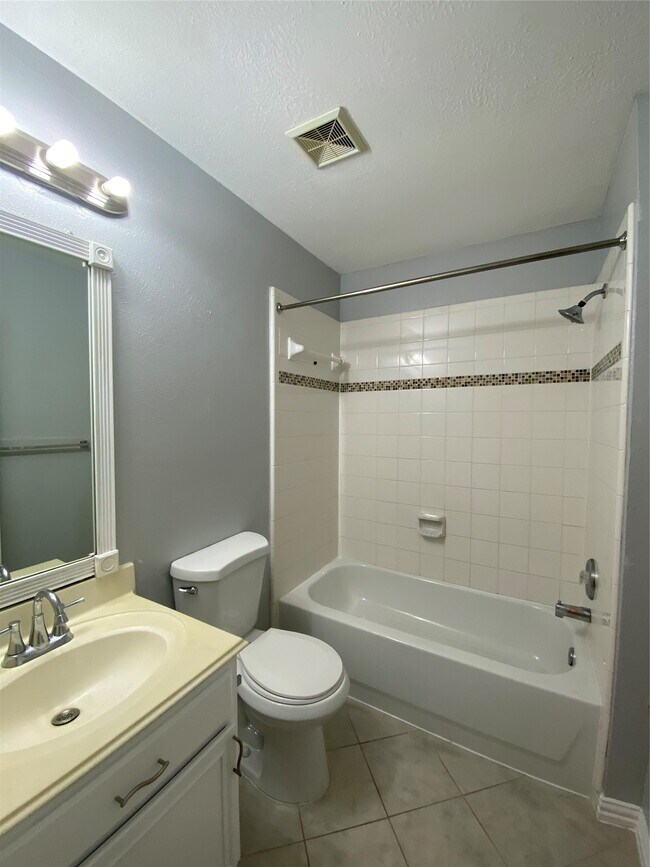 Building Photo - 7022 Leaders Crossing Dr