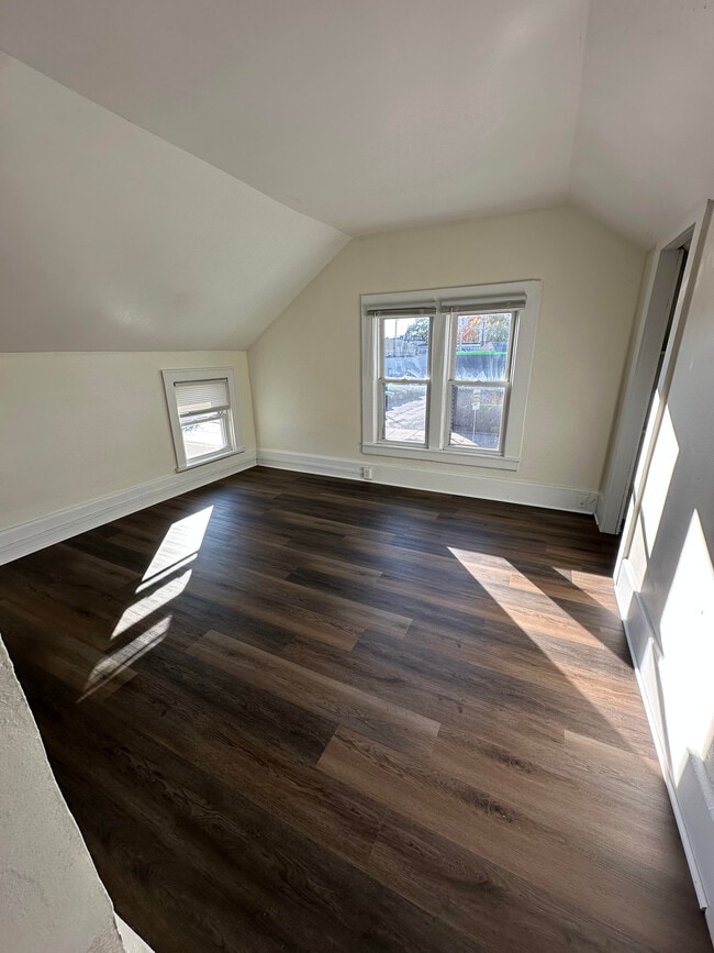 Building Photo - 714 N Main St