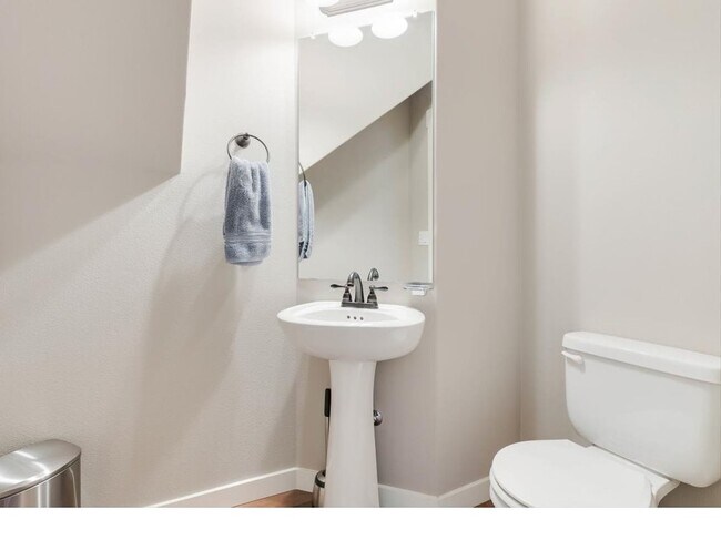 Building Photo - 2513 NE 131st Ct