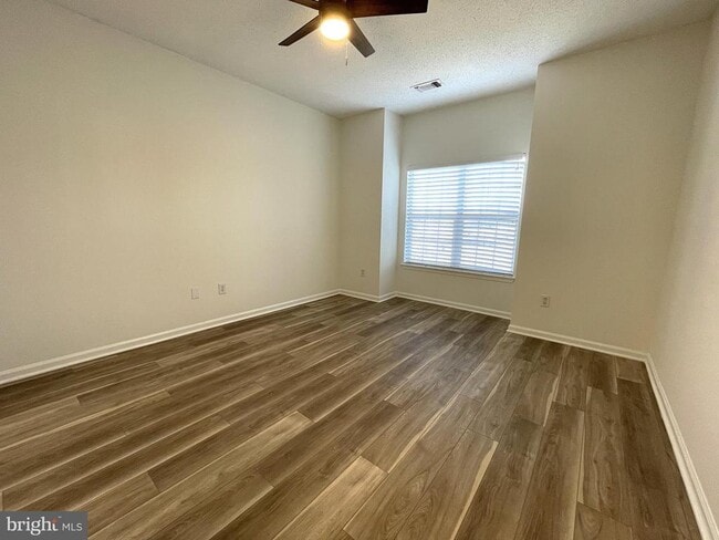 Building Photo - 1708 Lake Shore Crest Dr