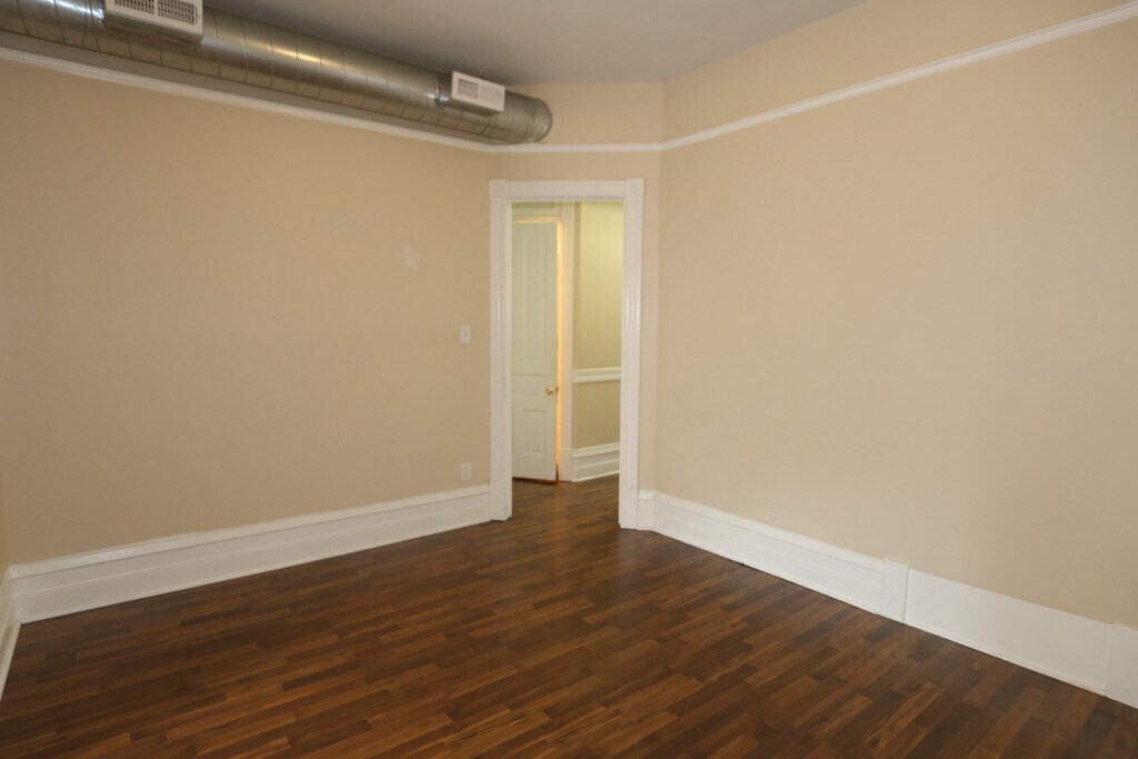 Building Photo - 2269 N Lincoln Ave