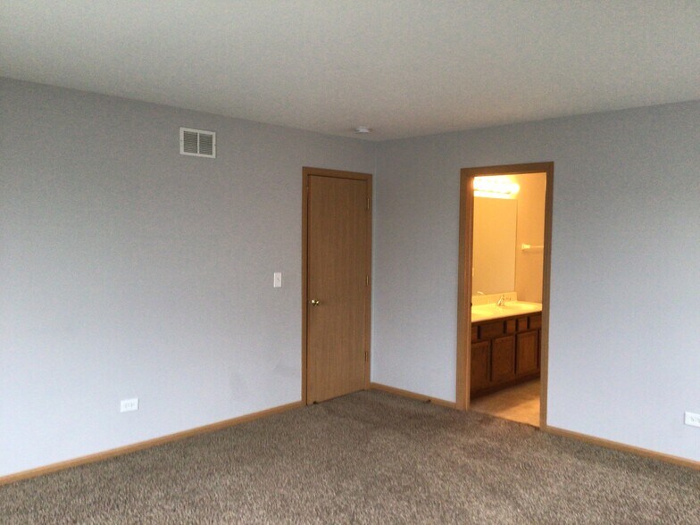 Building Photo - 39234 N Ogden Ln