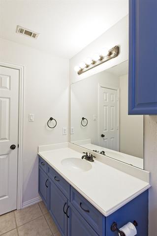 Building Photo - 17007 Vinland Dr